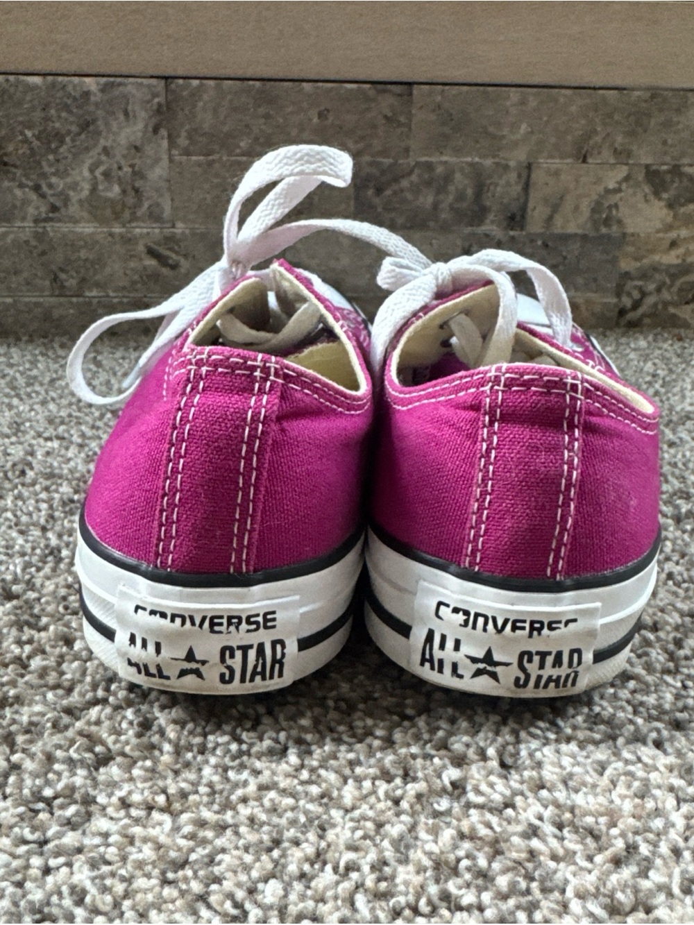 Converse Women’s 7 Magenta Low-Top Canvas Sneakers EUC Minimally Worn! - Picture 4 of 8